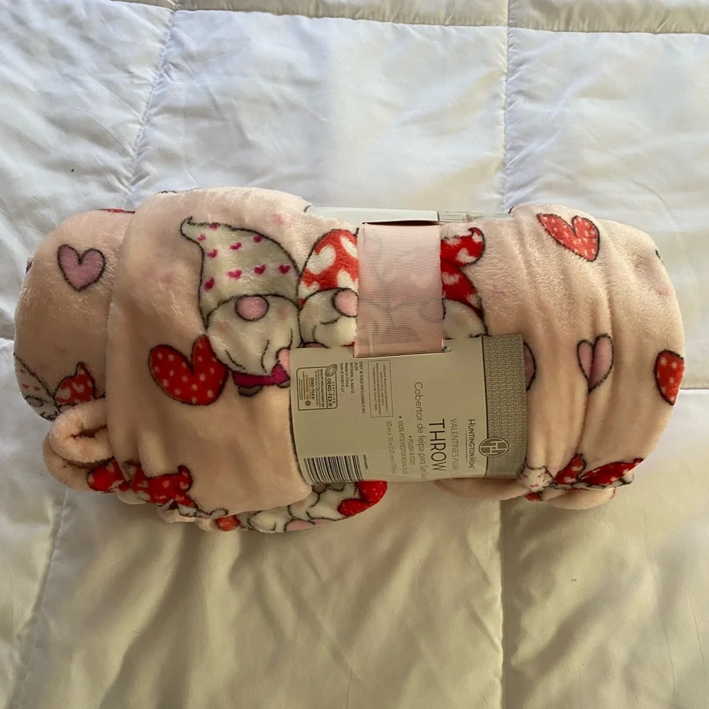 NWT Huntington home valentines plush throw - Picture 3 of 7